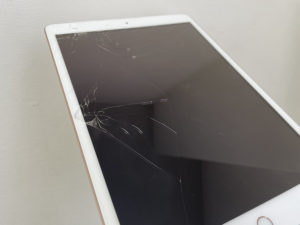 iPad ガラス割れ